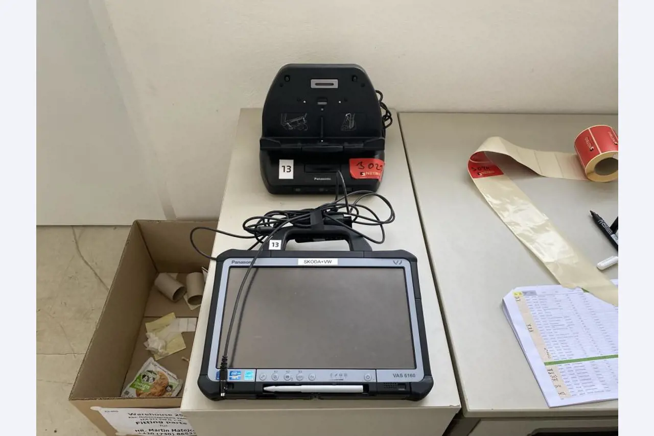 Metallbearbeitungsmaschinen und Arbeitsausrüstung (Sicherheitsschuhe)-1